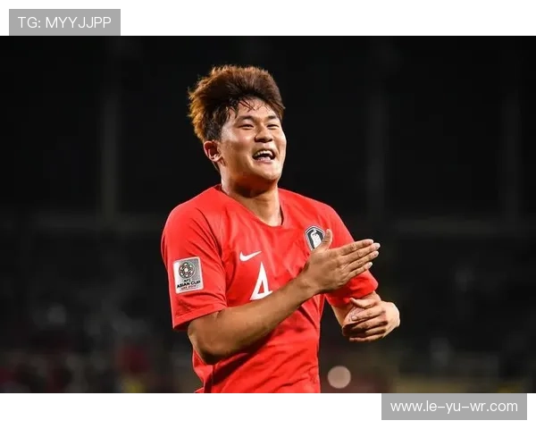 金玟哉荣膺亚洲最佳后卫，实力与表现备受肯定